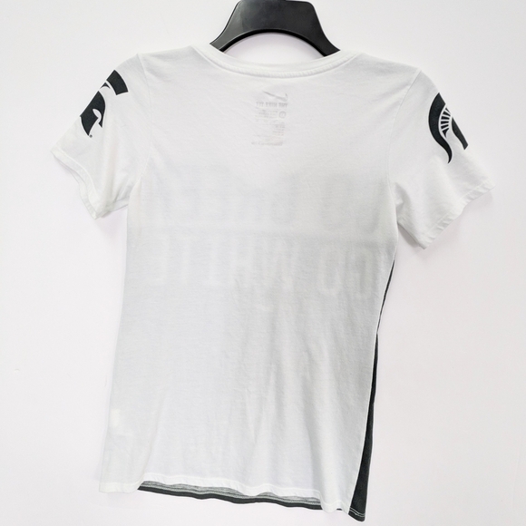 ⚡️Nike 'Go Green Go White' V-Neck Graphic T-Shirt - Picture 2 of 3